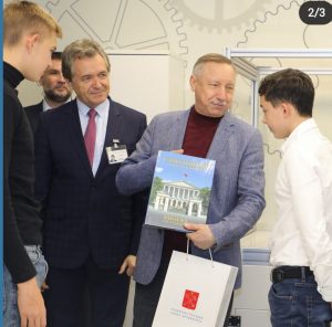 Посещение главы города Александра Дмитриевича Беглова Центра «Отраслевые инженерные, цифровые и роботизированные технологии»