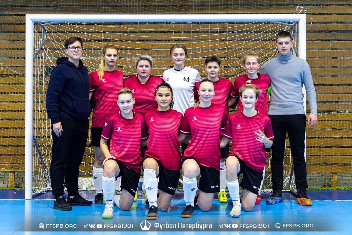 Неоспоримая победа женской команды Малоохтинского колледжа по мини-футболу