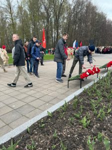 Торжественная церемония возложения цветов к Мемориалу защитникам Ленинграда