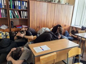В СПб ГБ ПОУ "Малоохтинский колледж" были проведены учения в рамках Всероссийского учения по отработке комплексного сценария "Действия работников, обучающихся, сотрудников охраны образовательных организаций, а также сотрудников оперативных служб на объектах (территориях) при совершении (угрозе совершения) террористических актов, в том числе с применением беспилотных летательных аппаратов" 